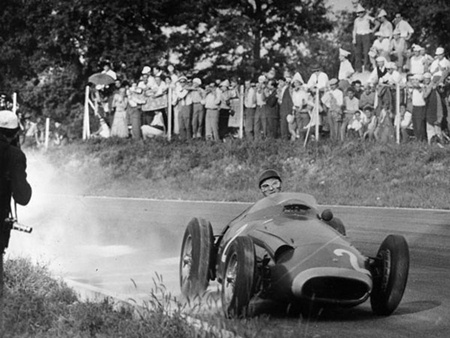 Fangio driving the wheels off the Maserati